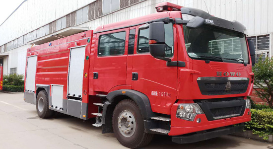 8噸重汽豪沃T5G泡沫消防車